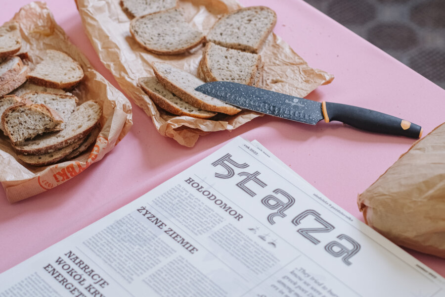 kiosk kryzysowy Yulia Krivich, Marta Romankiv, Weronika Zalewska, ZacheEta Narodowa, Galeria Sztuki foto Jakub Celej
